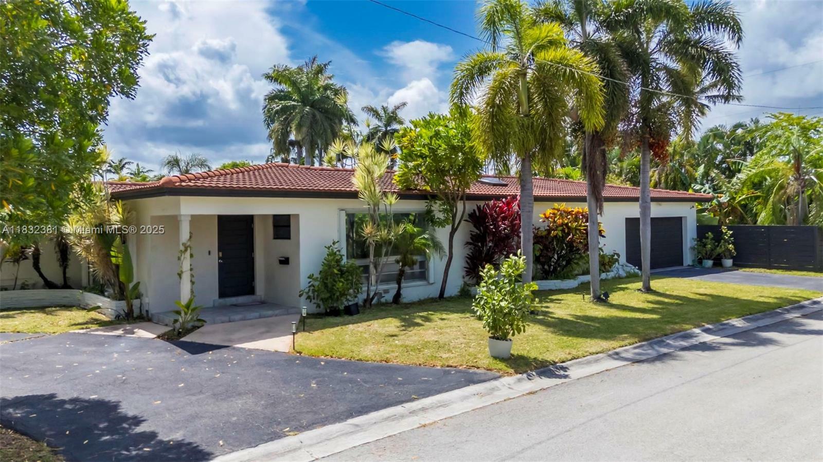 Property Photo:  1201 Buchanan St  FL 33019 