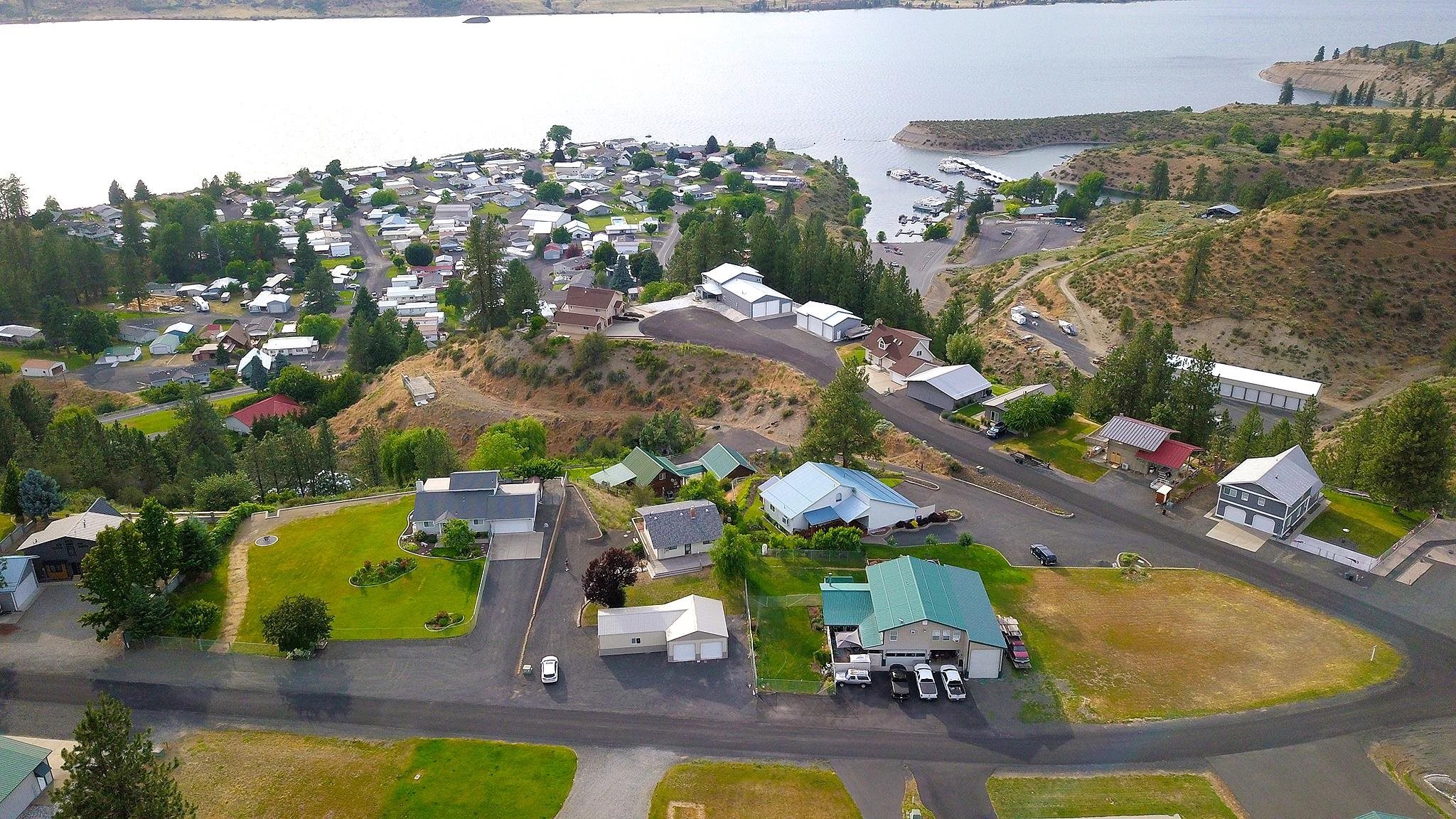 Property Photo:  119 Blossom Ct  WA 99122 