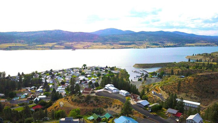 Property Photo:  119 Blossom Ct  WA 99122 