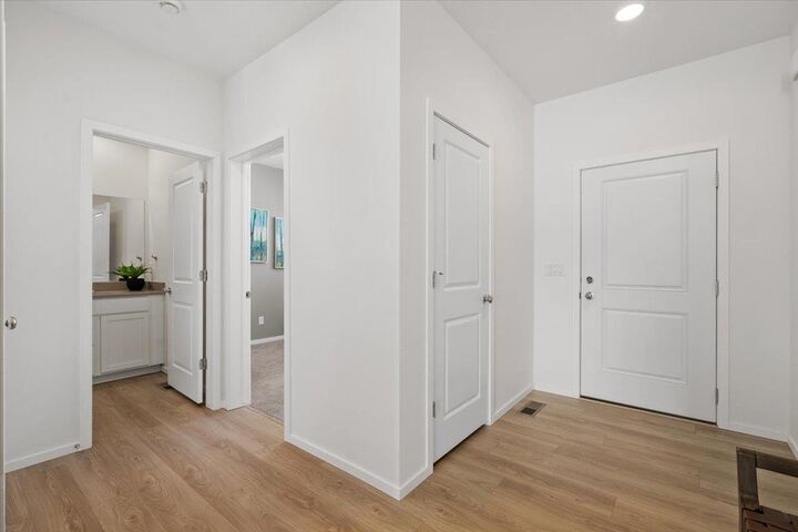 Property Photo: 710 E 4th Ave WA 99006