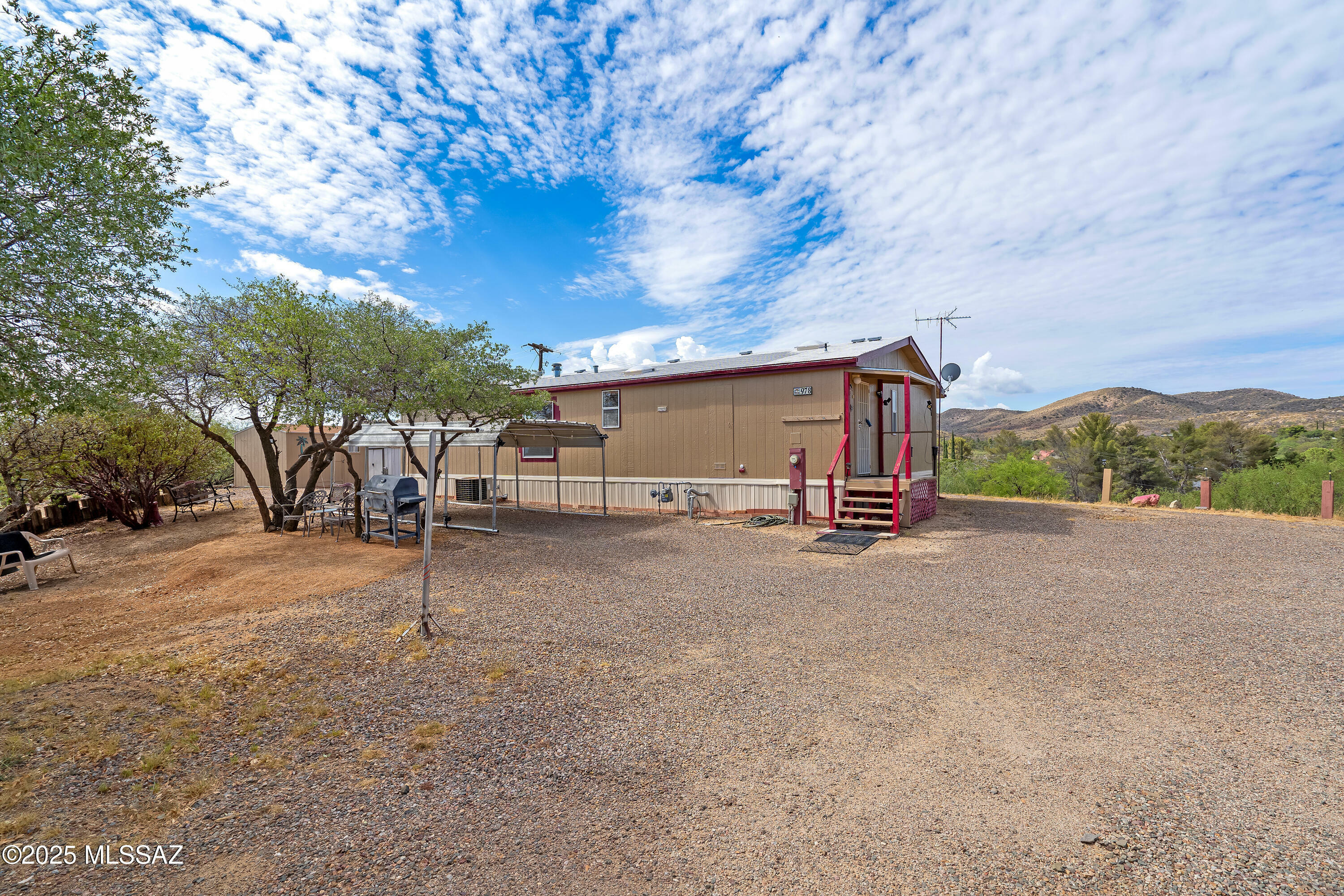 Property Photo: 978 N White Oak Place AZ 85623