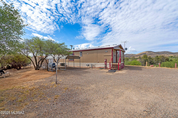 Property Photo:  978 N White Oak Place  AZ 85623 