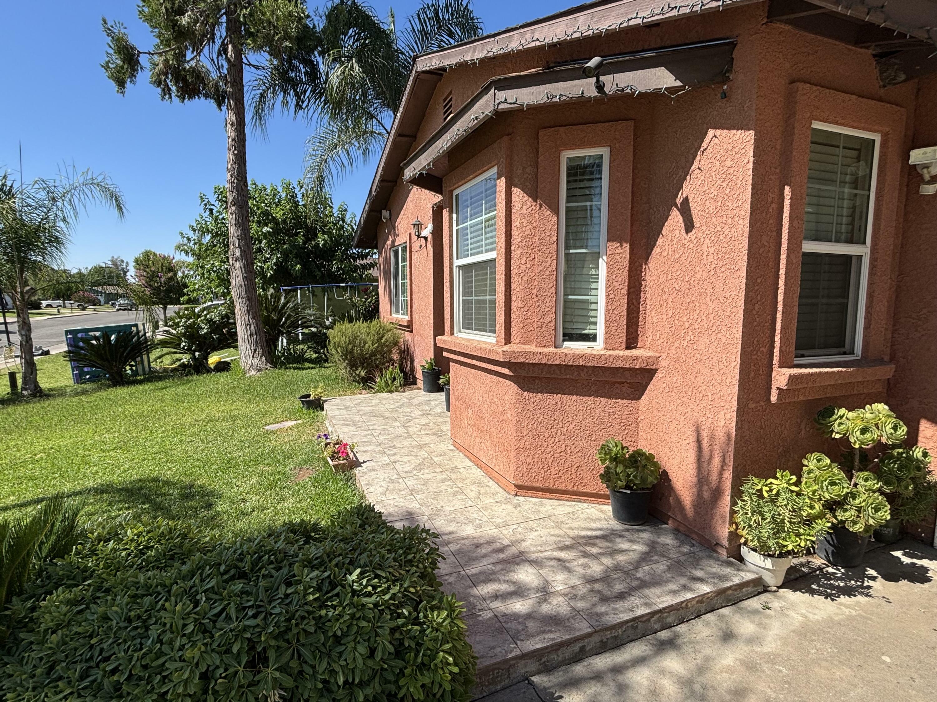 Property Photo:  579 N Lemona Street  CA 93286 