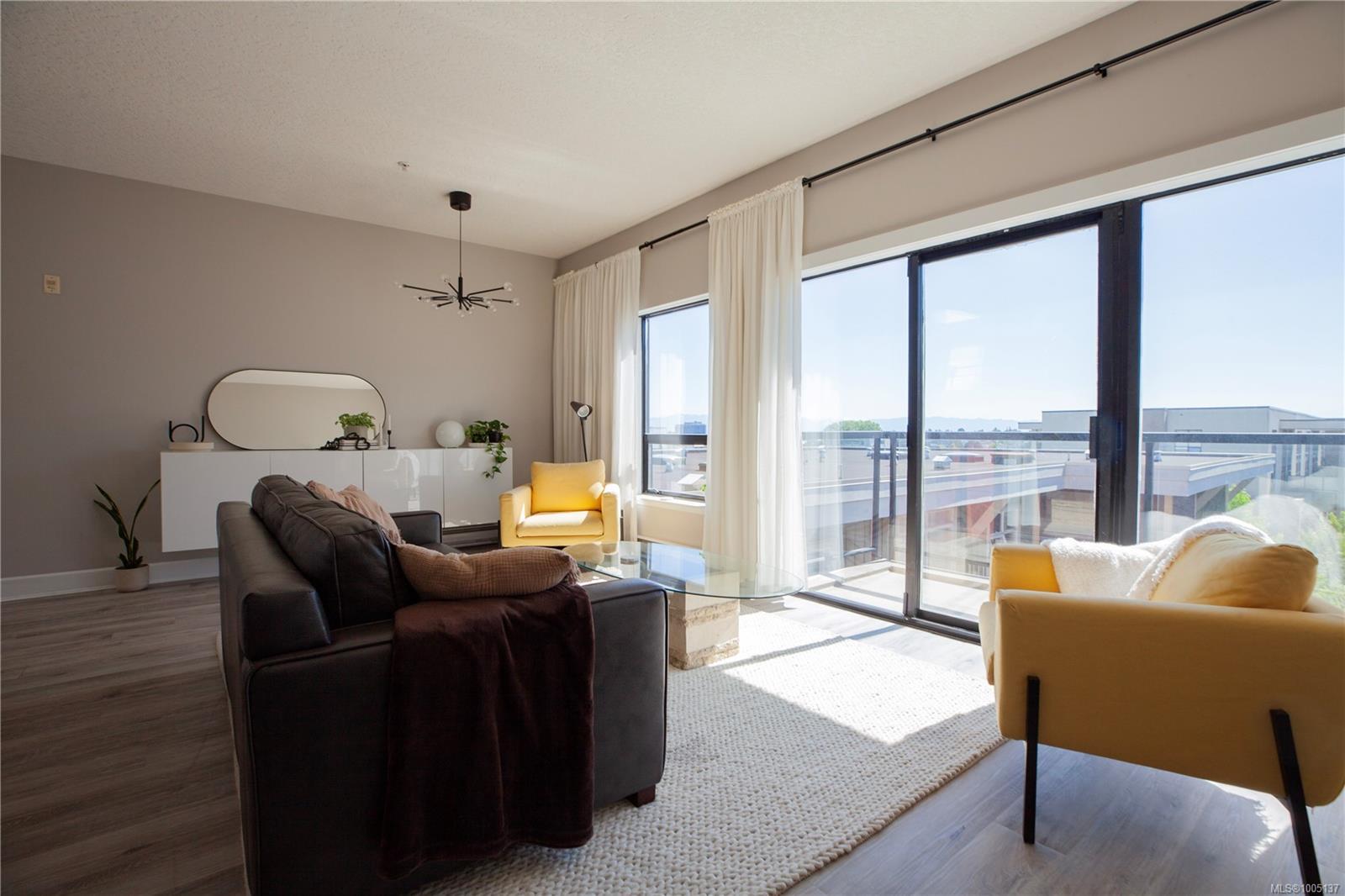 Property Photo:  870 Short St 507  BC V8X 2V5 