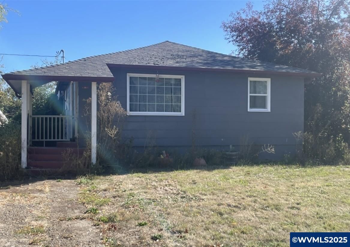 Property Photo: 29745 Main St OR 97377