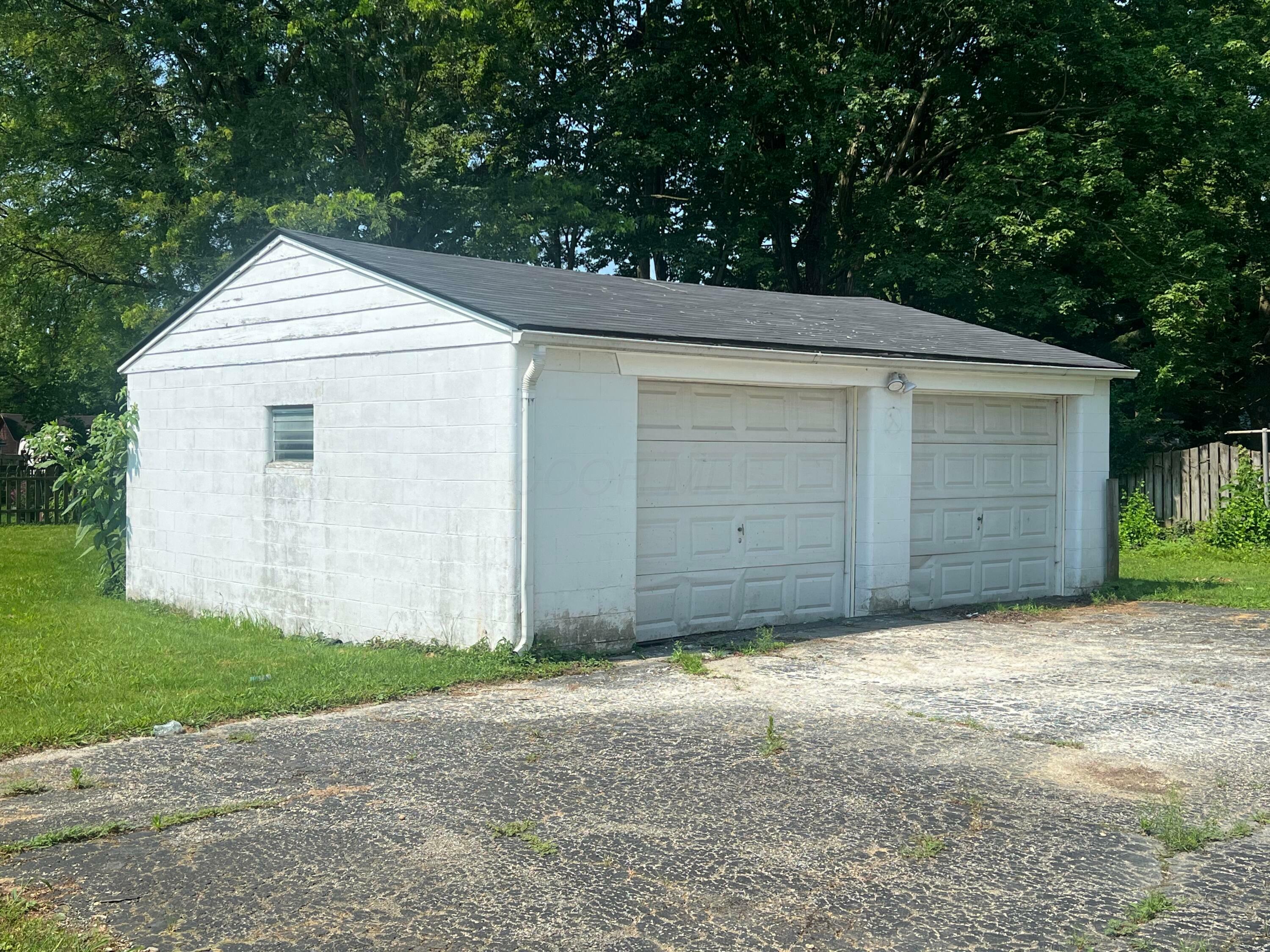 Property Photo: 65 Old County Line Road OH 43081