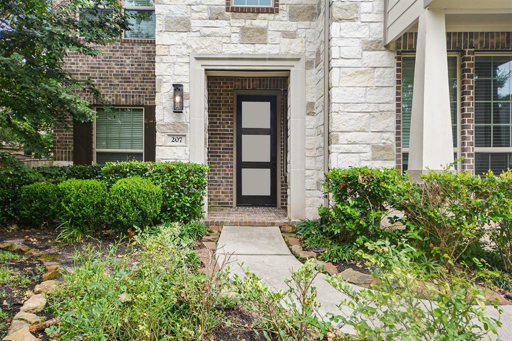 Property Photo:  207 Evening Tide Way  TX 77318 