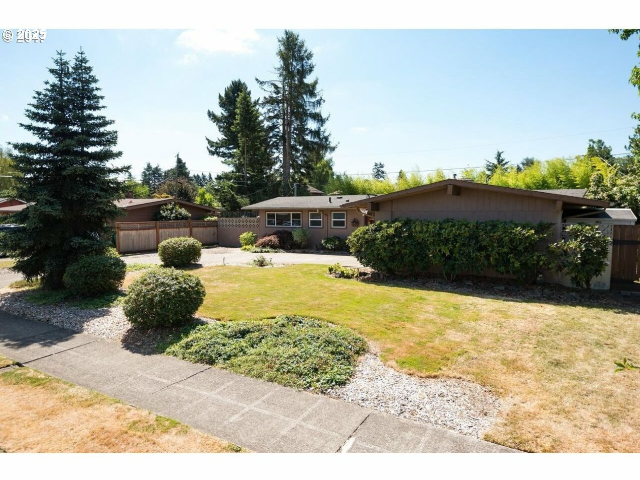 13540 NE Sacramento St  Portland OR 97230 photo