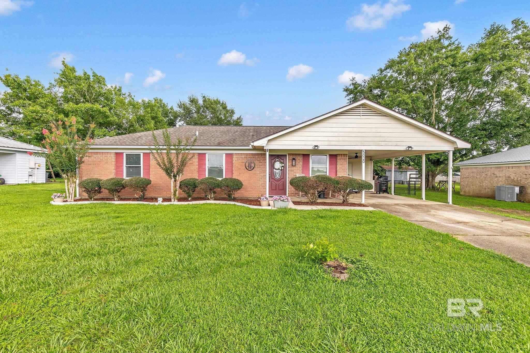 Property Photo: 5020 N Holley Street AL 36551