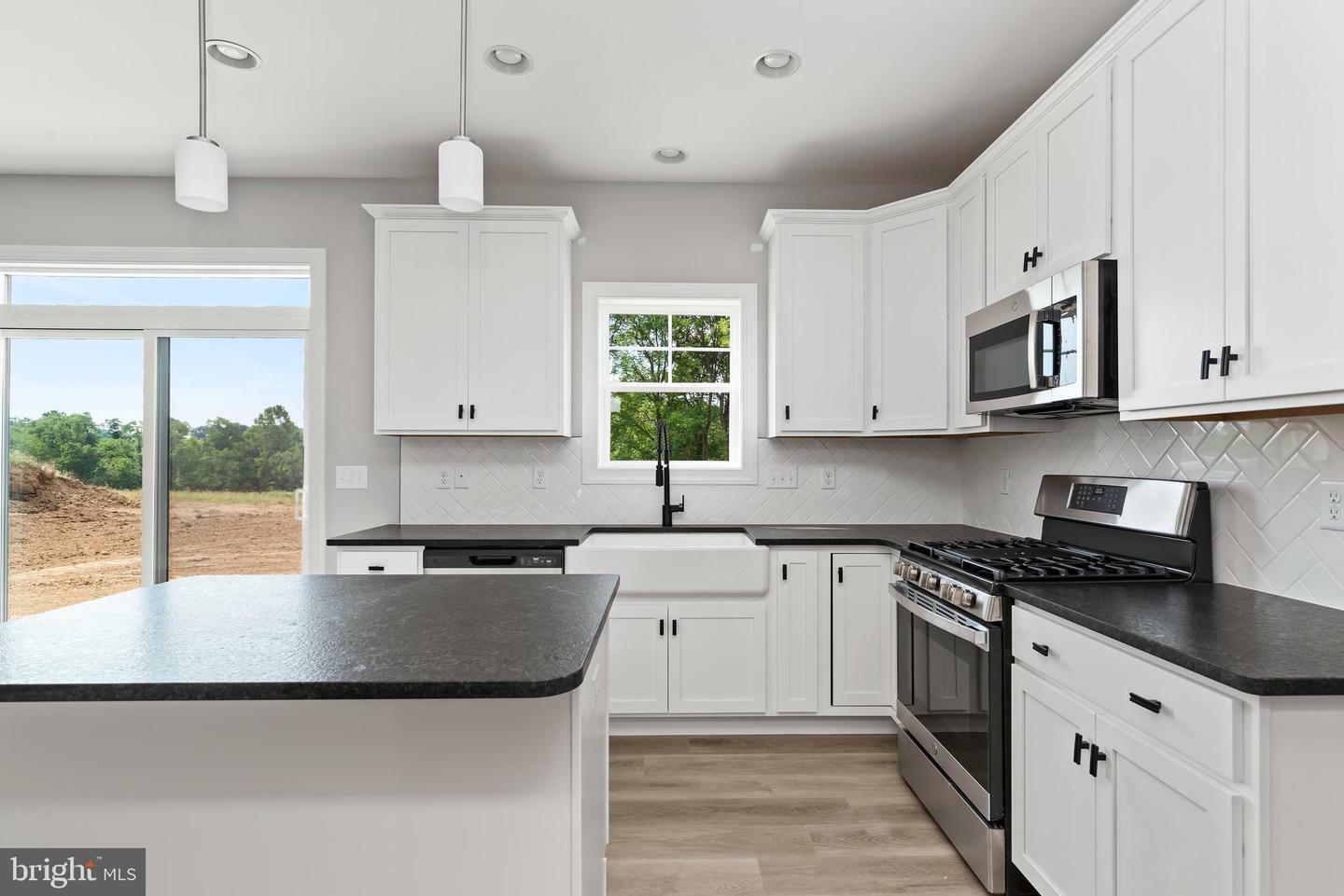 Property Photo: 1001 Edorma Court PA 17112