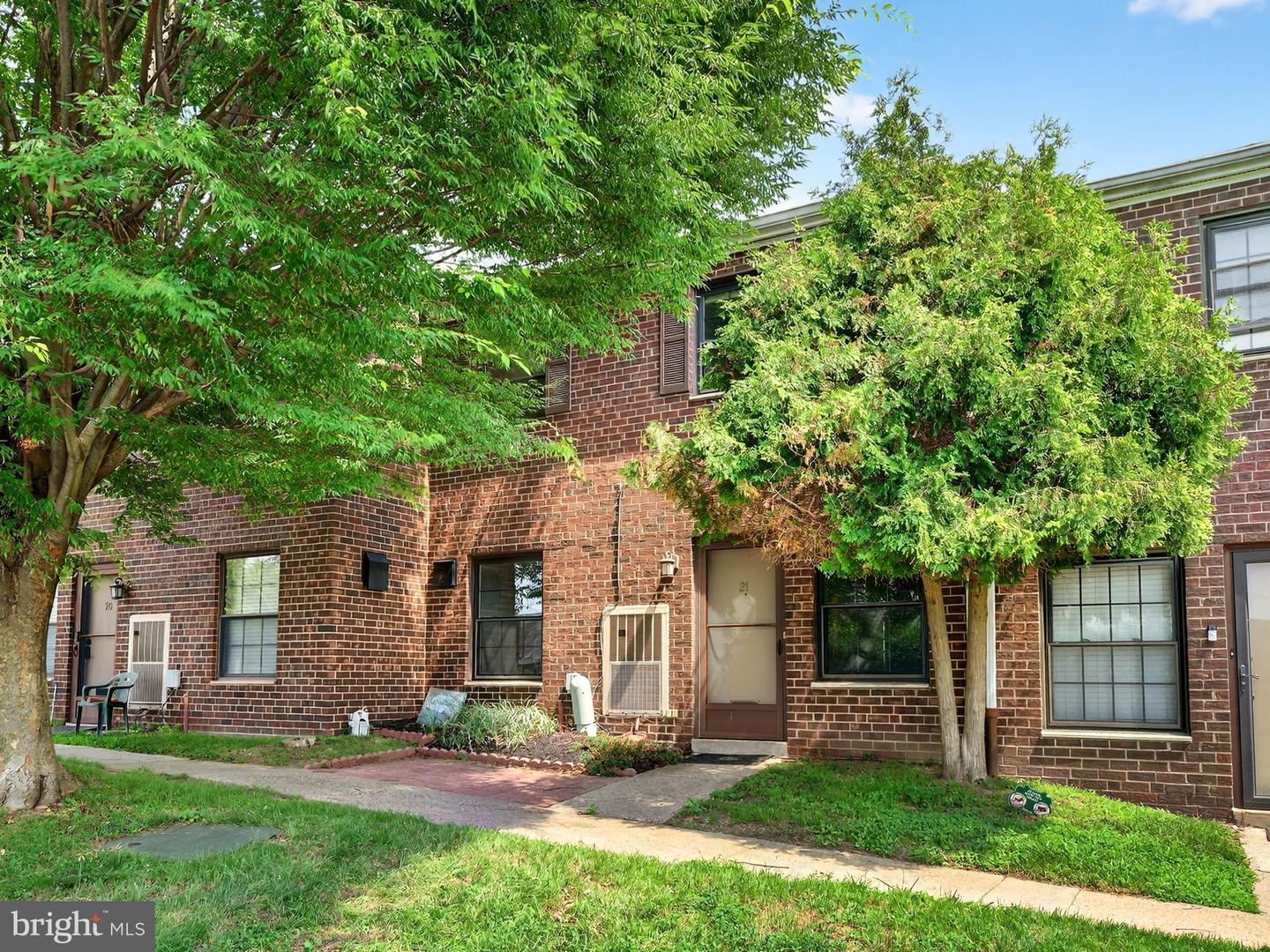 Property Photo: 7015 Ridge Avenue 21 PA 19128
