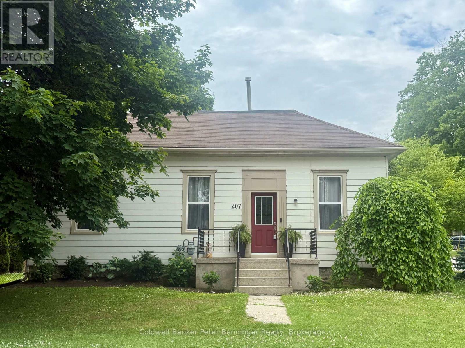 Property Photo:  207 Joseph Street  ON N0G 2V0 