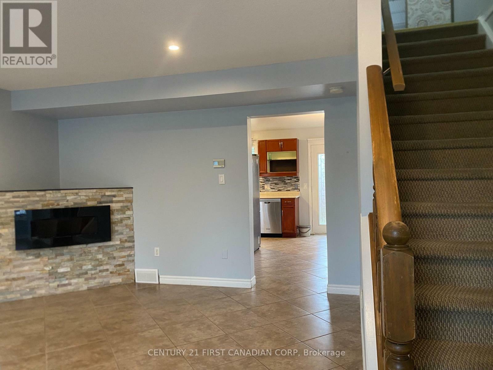 Property Photo:  50 Chapman Court 53  ON N6G 5E1 