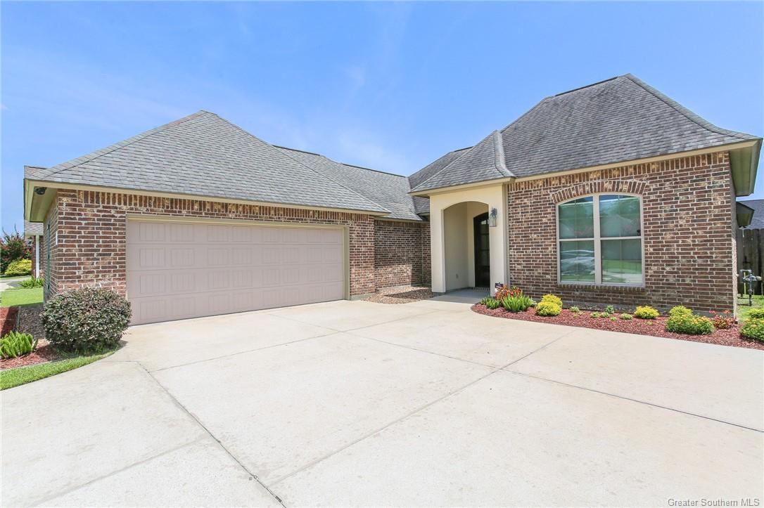 Property Photo: 629 Becky Lane LA 70605
