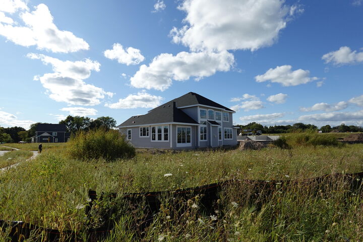 Property Photo: 9866 N Cygnet Ct WI 53097