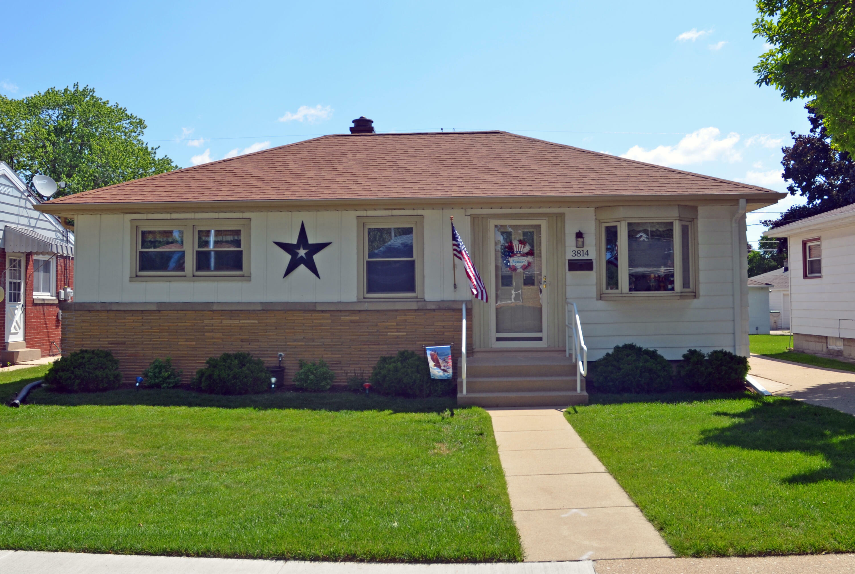 Property Photo: 3814 S 54th St WI 53220