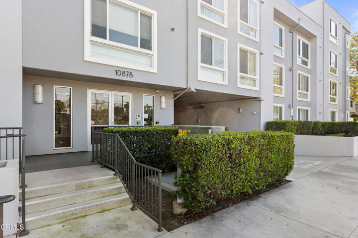 Property Photo: 10878 Bloomfield Street 310 CA 91602