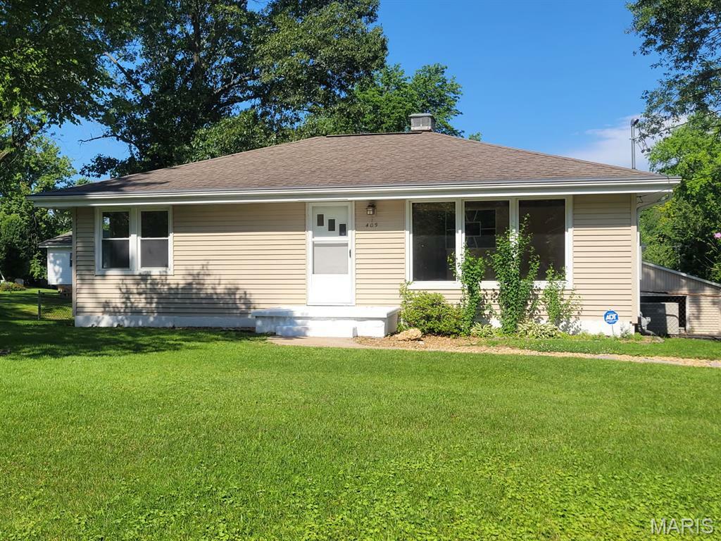 Property Photo:  409 Edgewood Drive  IL 62223 