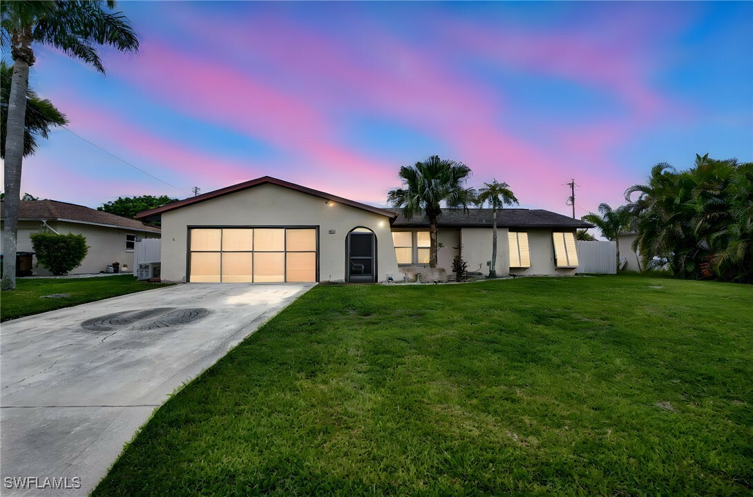 Property Photo: 908 SE 21st Terrace FL 33990