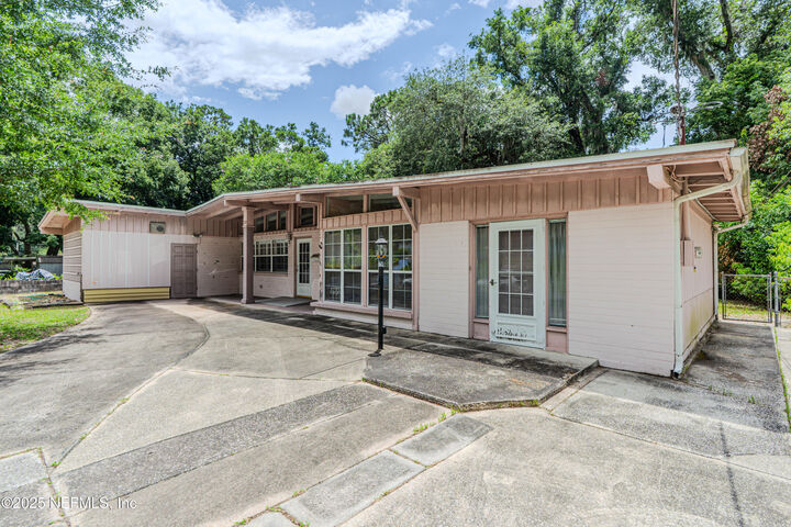 Property Photo: 728 Fernworth Drive FL 32211