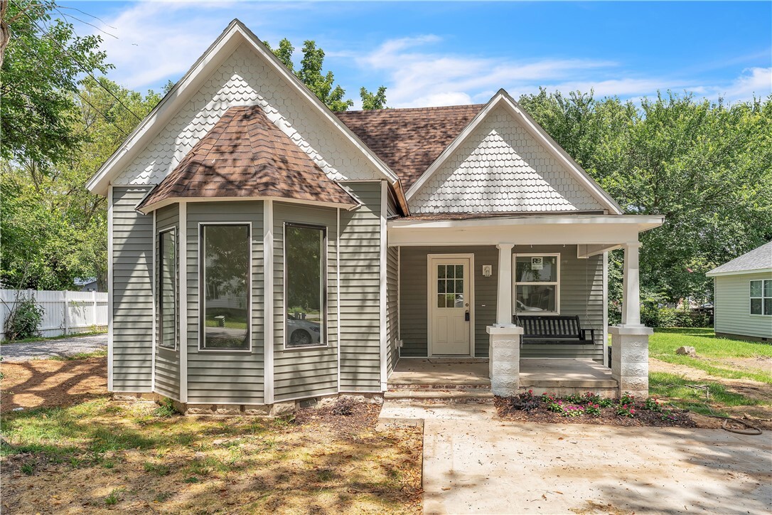 Property Photo: 408 SW 2nd Avenue AR 72736