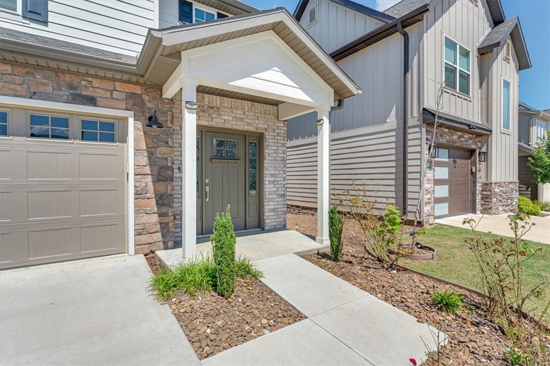 Property Photo: 2104 SW Poppy Street AR 72713