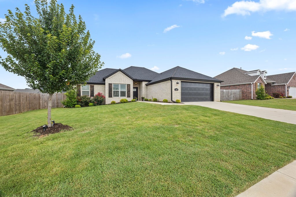 Property Photo:  535 N Goose Xing  AR 72730 