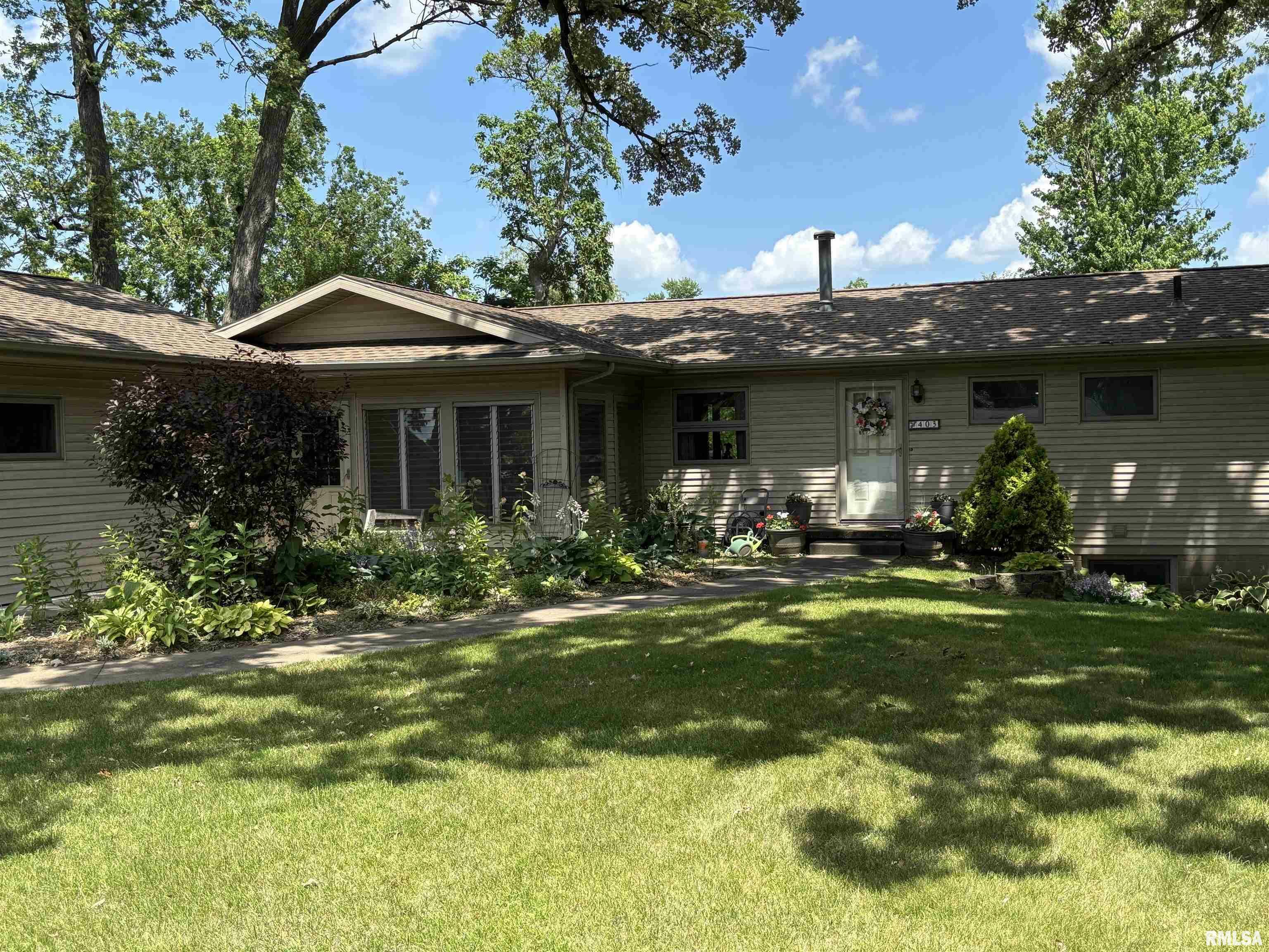 Property Photo:  403 N 10th Street  IA 52732 