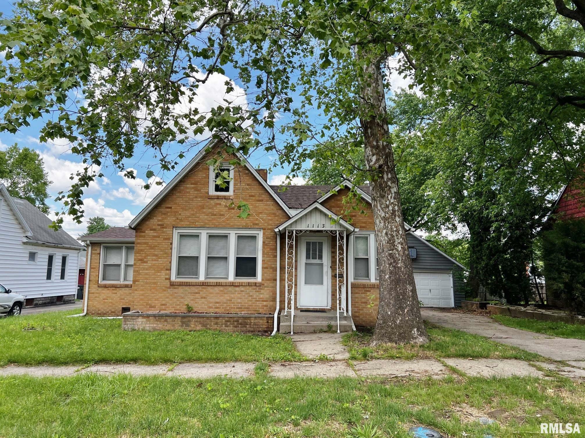 Property Photo:  1113 &Amp 1113 1/2 Charlotte Street  IL 61554 