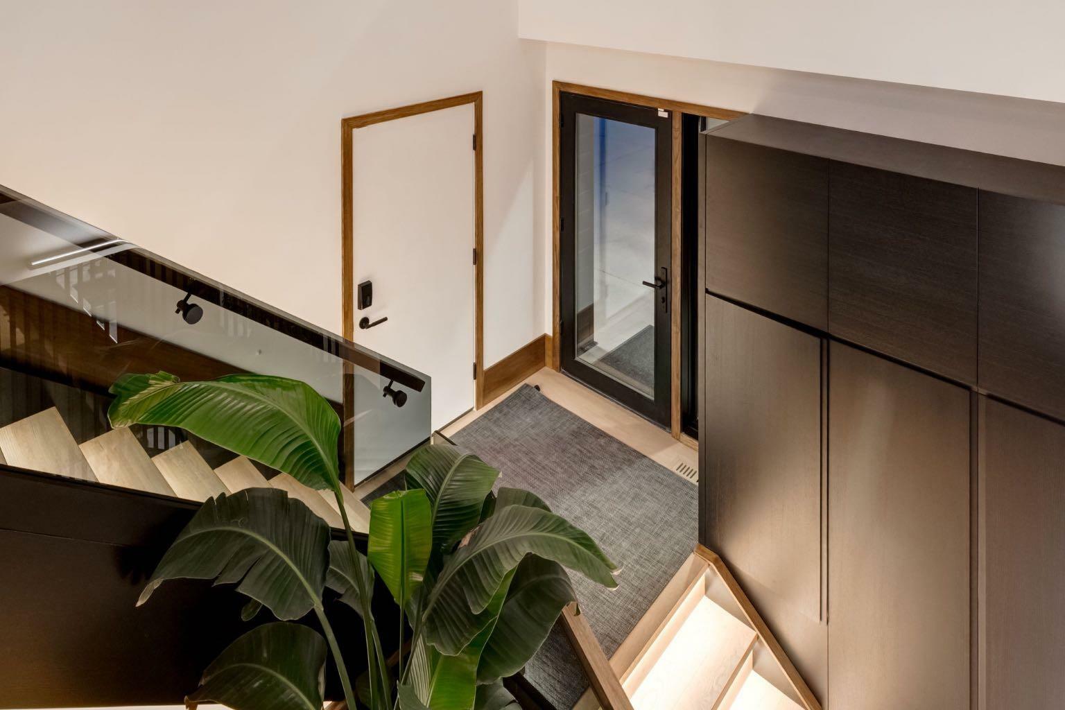 Property Photo:  2316 Sunset Avenue SW  AB T3C 2M8 