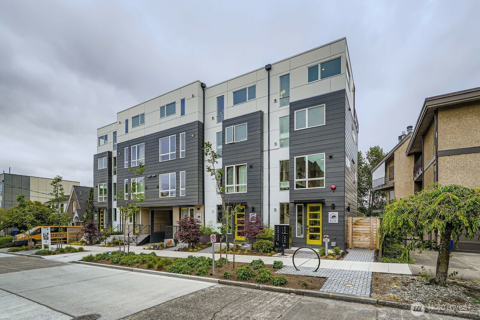 Property Photo:  511  Howe Street A  WA 98109 