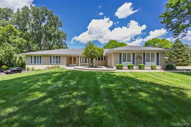 20065 N Riverhill Drive  Clinton Twp MI 48036 photo