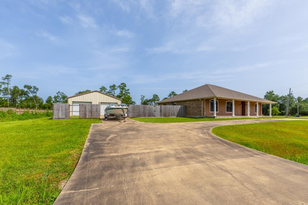 Property Photo: 8195 W Ashford Park TX 77630