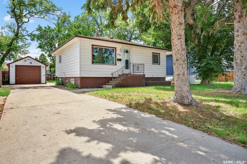 Property Photo: 941 Vaughan Street SK S6H 5N9