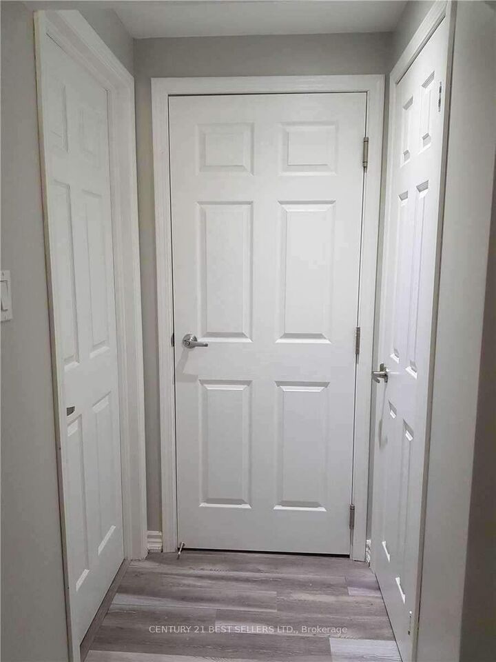 Property Photo: 48 Marrakesh Drive Lower ON M1S 3W8