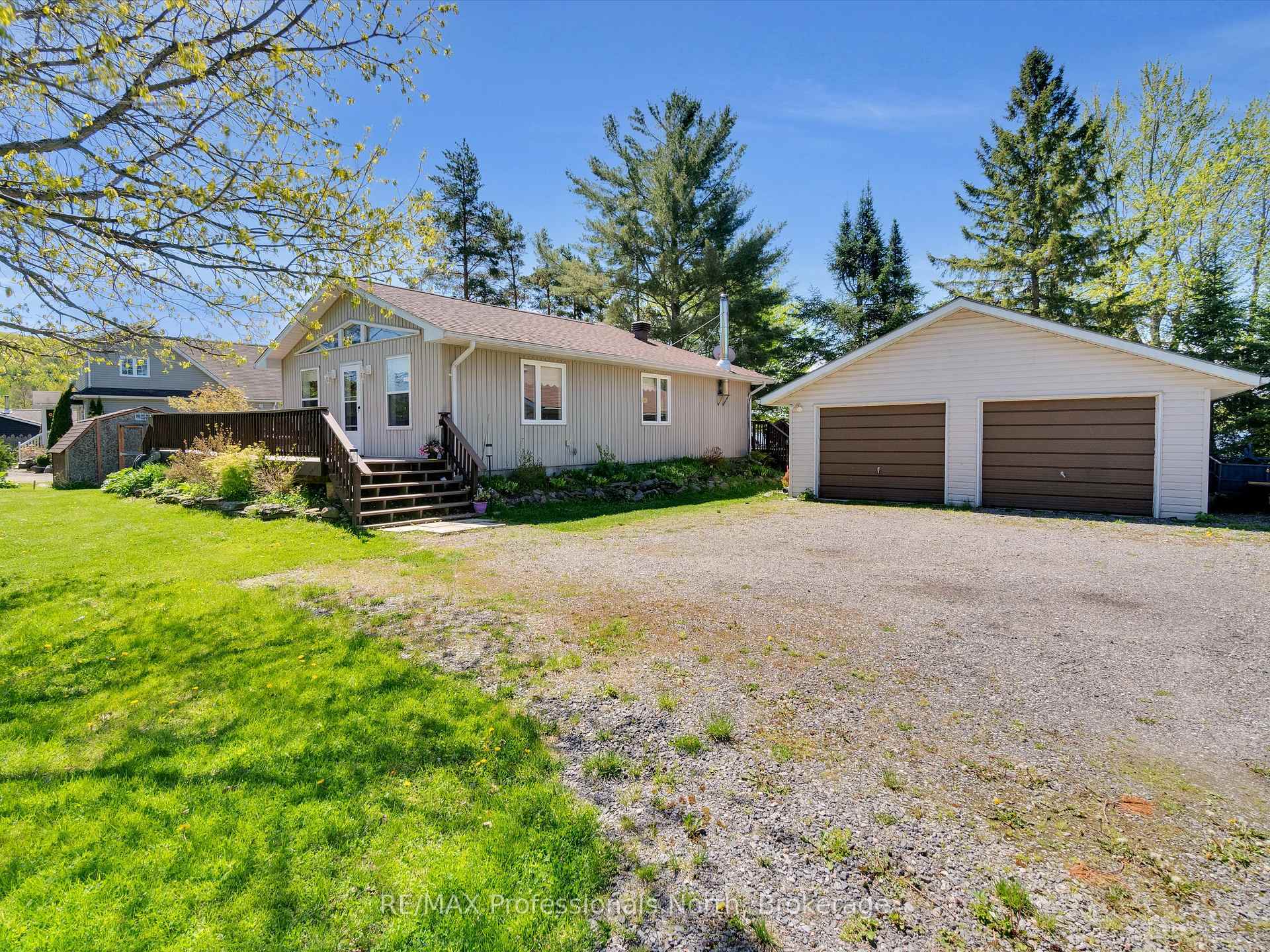 Photo de la propriété:  1020 Cove Road  ON P0B 1M0 