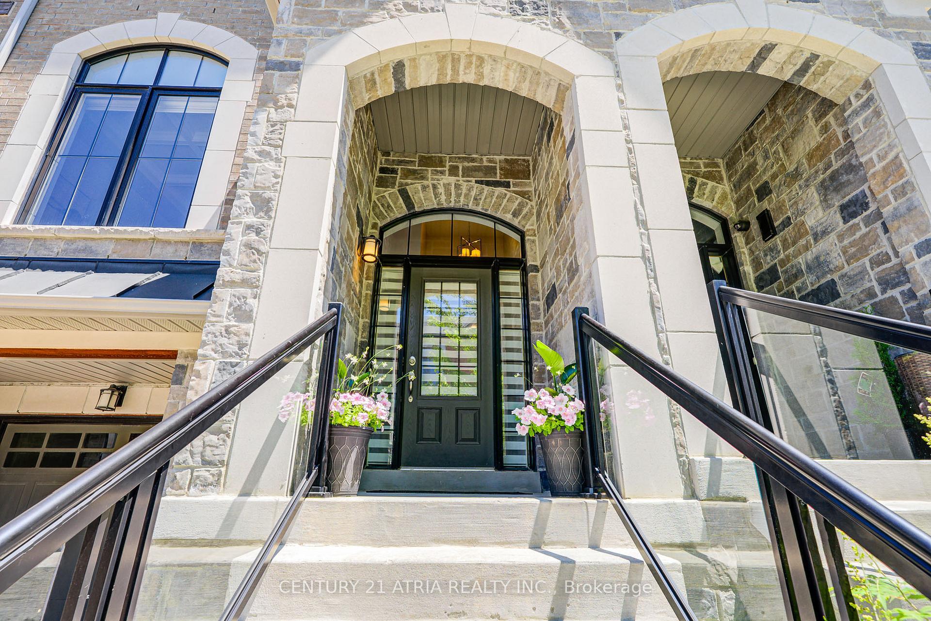 Property Photo: 63 Duncombe Lane ON L4C 0Z9