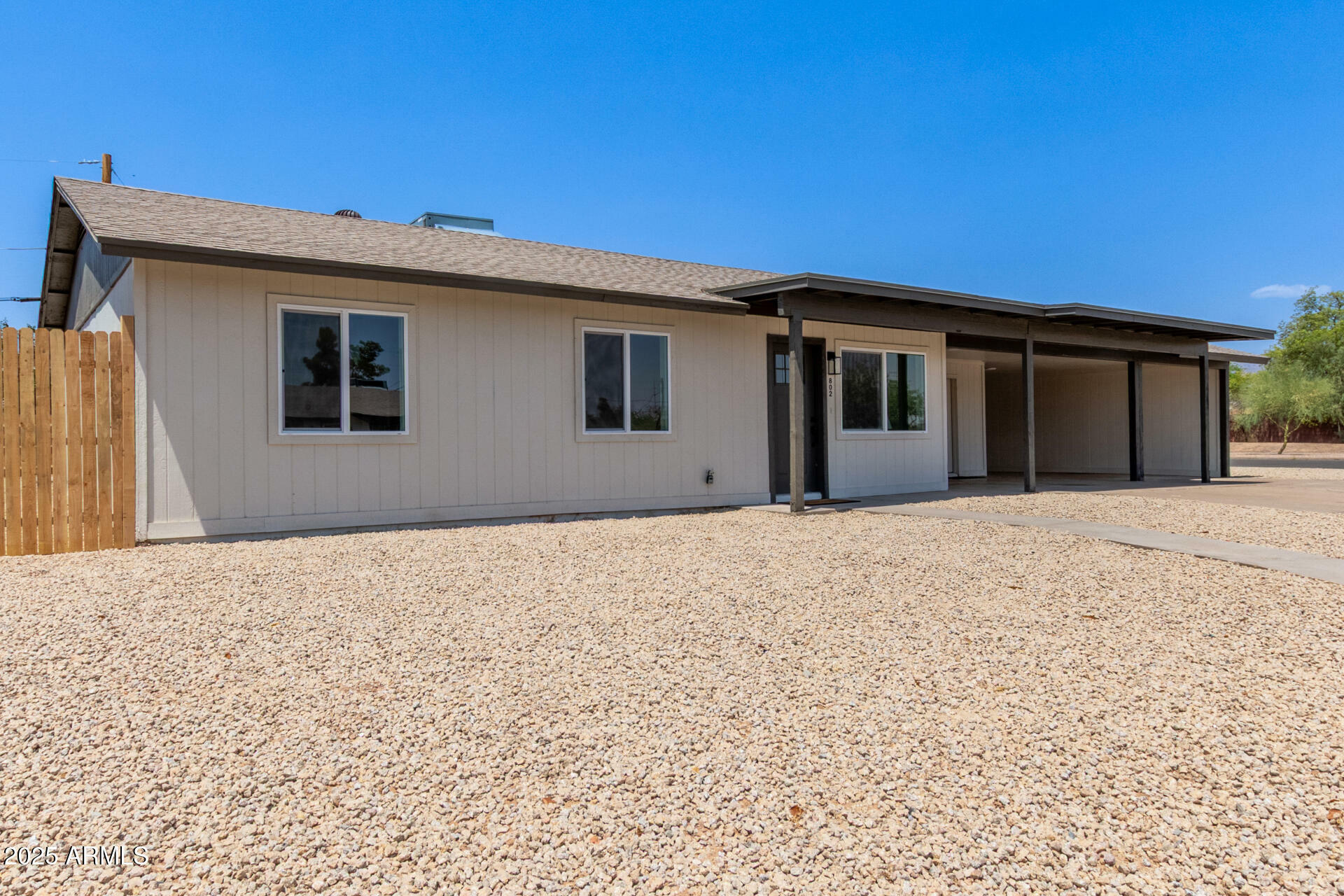 Property Photo:  802 E Navajo Avenue  AZ 85119 