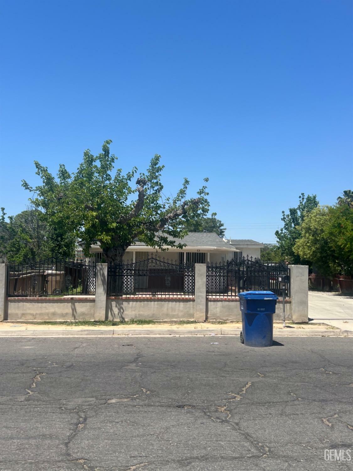 Property Photo: 1026 Height Street CA 93305