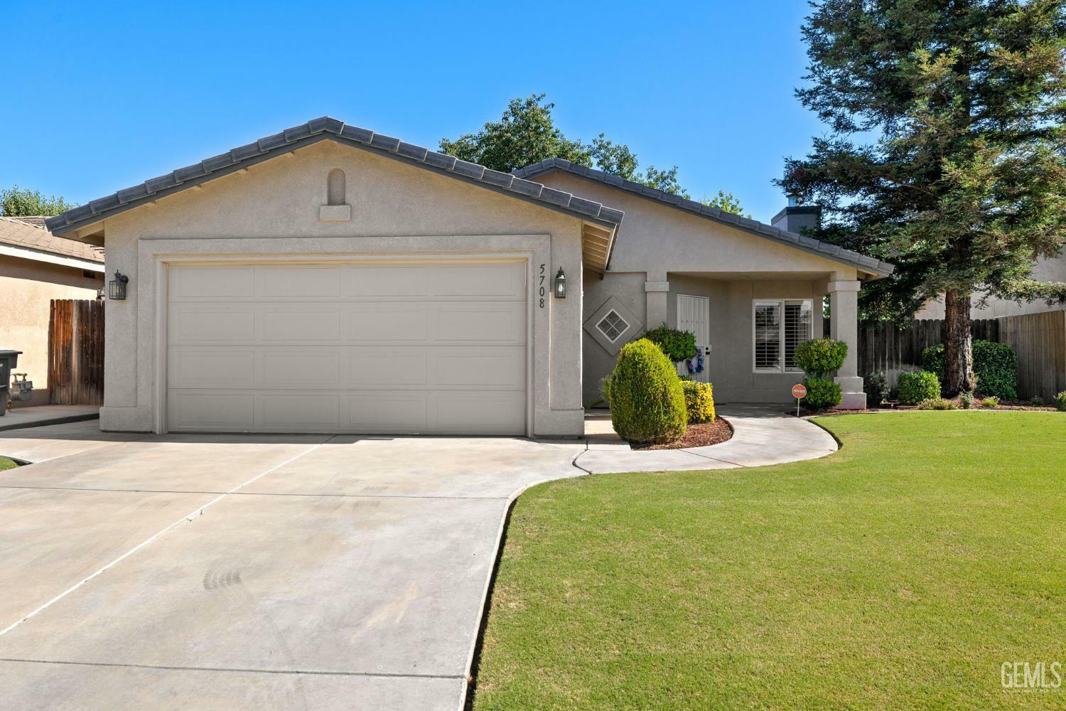 5708 Clear Valley Court  Bakersfield CA 93313 photo