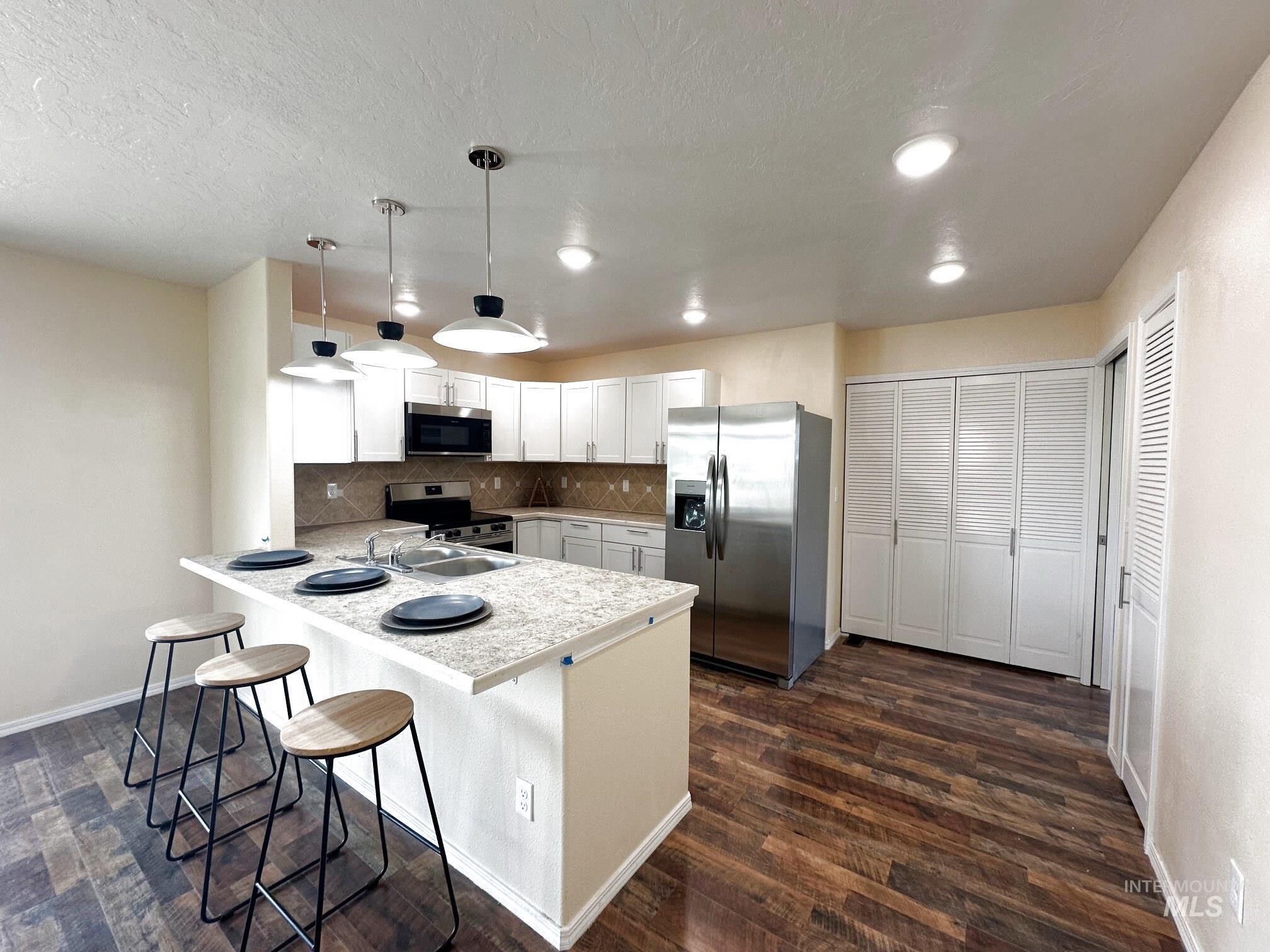 Property Photo:  264 Elm St N  OR 97918 