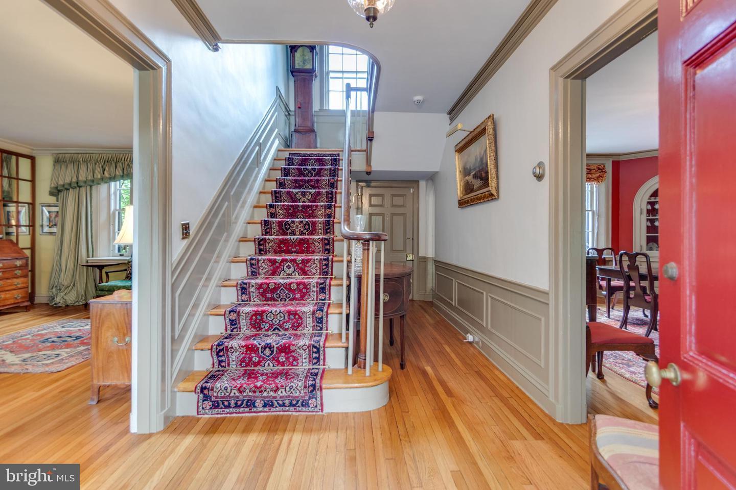 Property Photo: 206 N View Terrace VA 22301