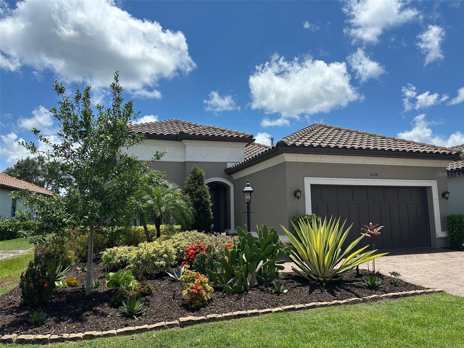 Property Photo: 5234 Napoli Run FL 34211