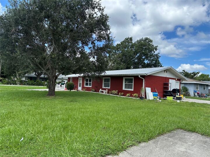 Property Photo: 1105 17th Avenue W FL 34221