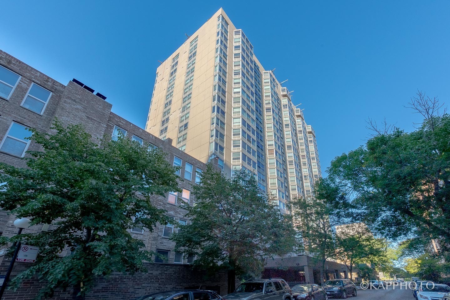 Property Photo: 720 W Gordon Terrace 3N IL 60613