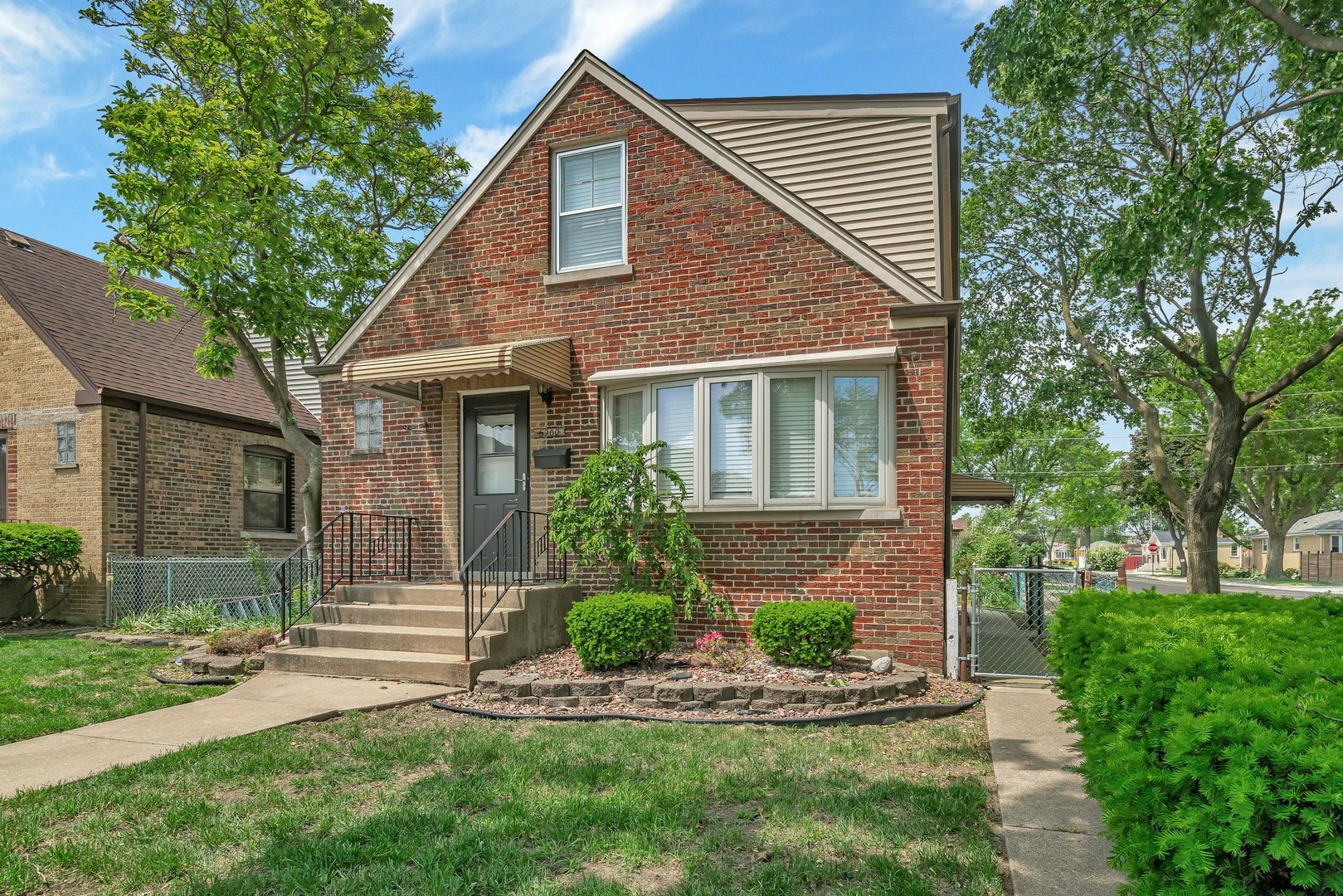 Property Photo:  5200 S Newcastle Avenue  IL 60638 