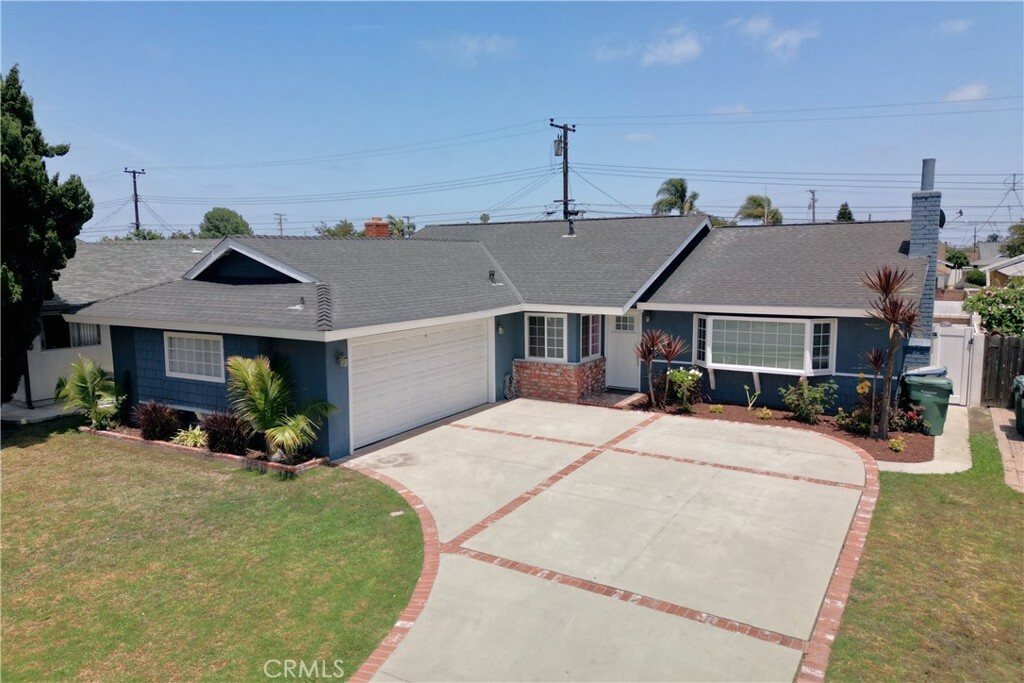 Property Photo:  15932 Puritan Circle  CA 92647 