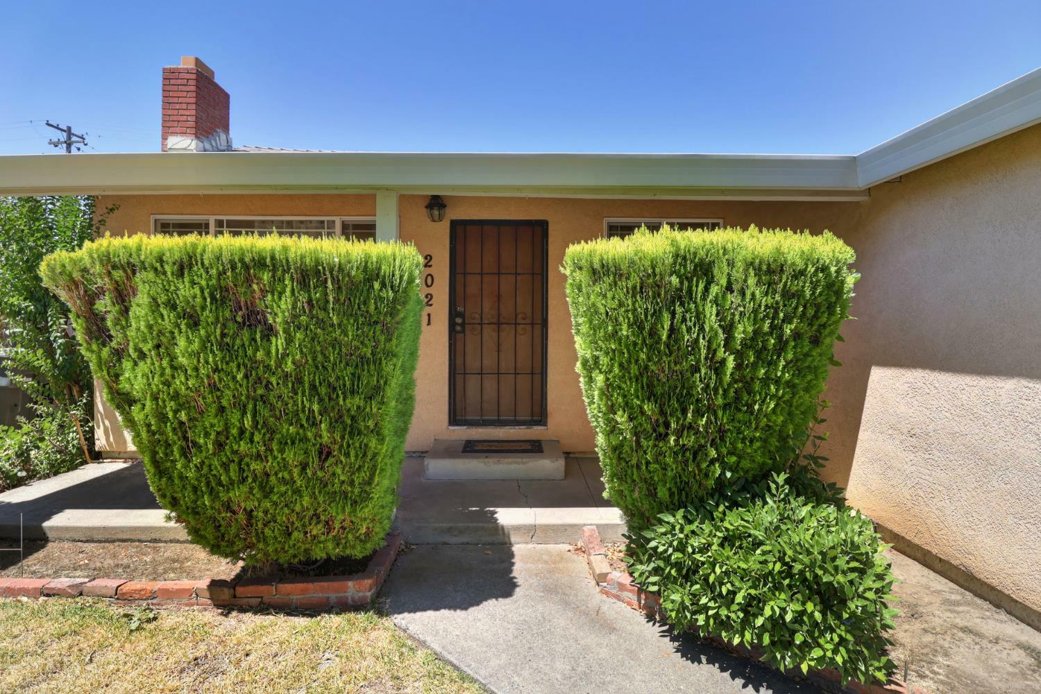 Property Photo:  2021 Arliss Way  CA 95822 