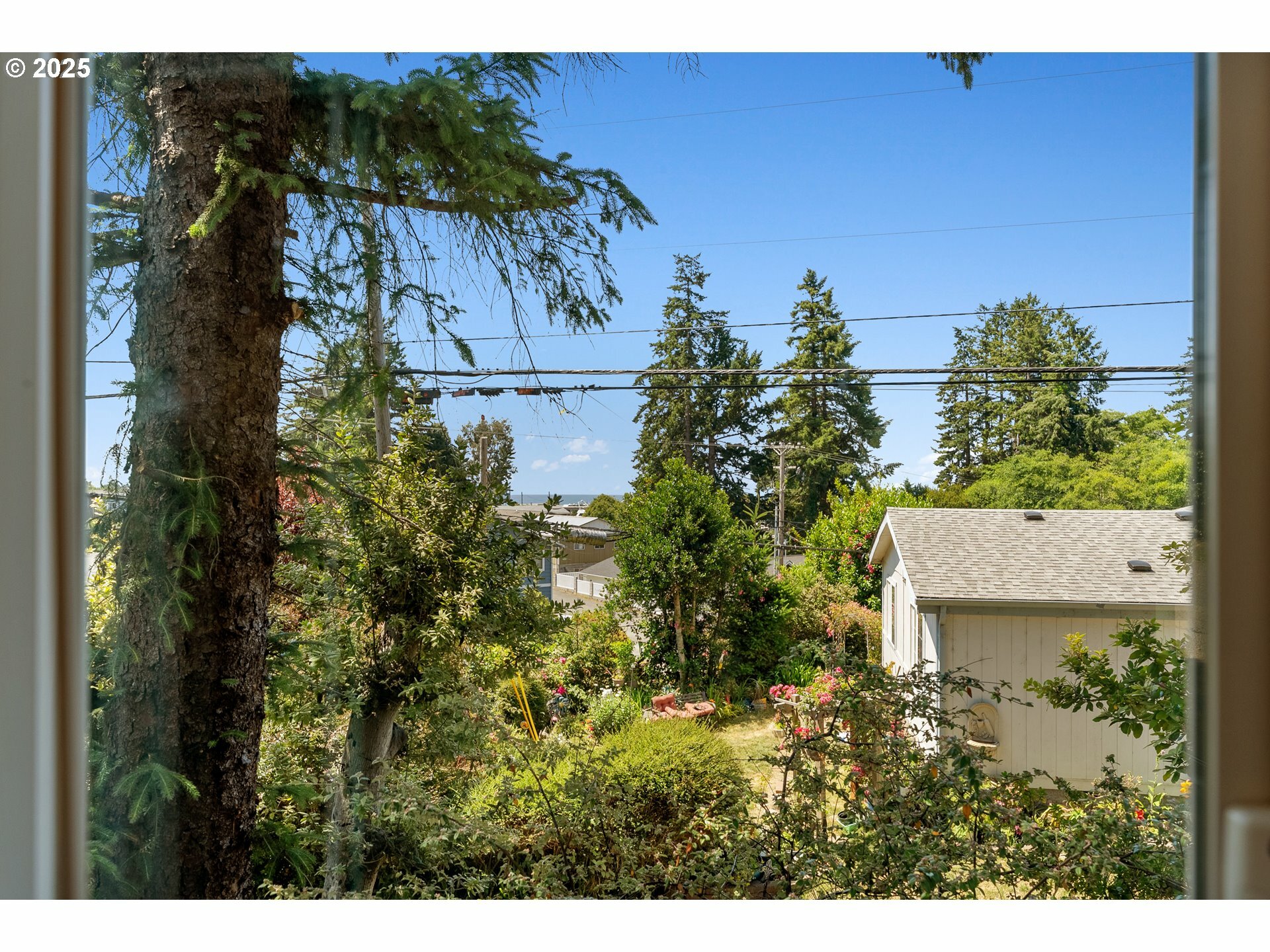 Property Photo: 16329 Grootendorst Ln 8 OR 97415