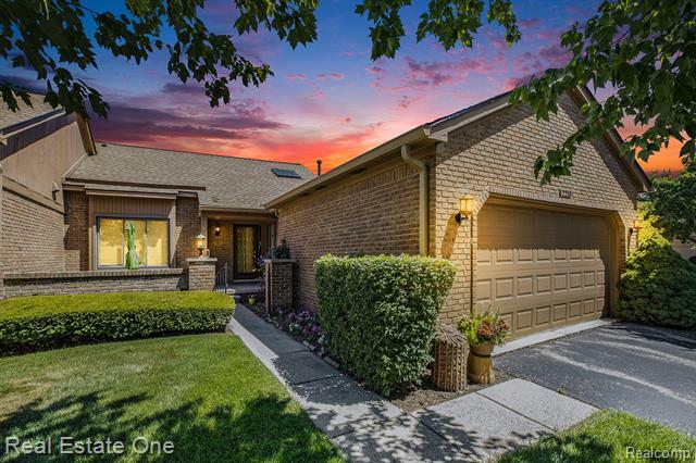 Property Photo: 2210 London Bridge Drive MI 48307